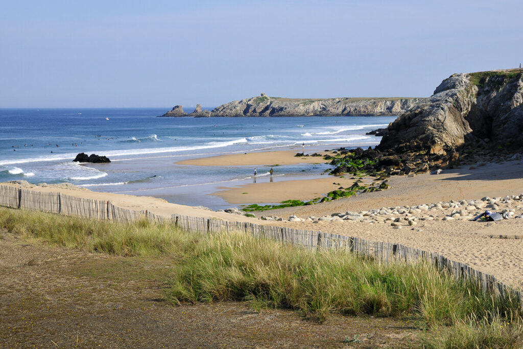 Littoral
Morbihan
Bretagne
Plages
Océan Atlantique
Rias
Golfe du Morbihan
Îles bretonnes
Belle-Île-en-Mer
Île de Groix
Vannes
Carnac
Presqu'île de Rhuys
Côte sauvage
Phare
Bateaux
Pêche
Nautisme
Voile
Kayak
Paddle
Sentiers côtiers
Randonnée
Plongée
Ports
Marinas
Sites naturels
Dunes
Falaises
Criques
Tourisme maritime
Étangs
Vieux gréements
Mouillage
Réserve naturelle
Pêche à pied
Coquillages
Observations des oiseaux
Activités nautiques
Écotourisme