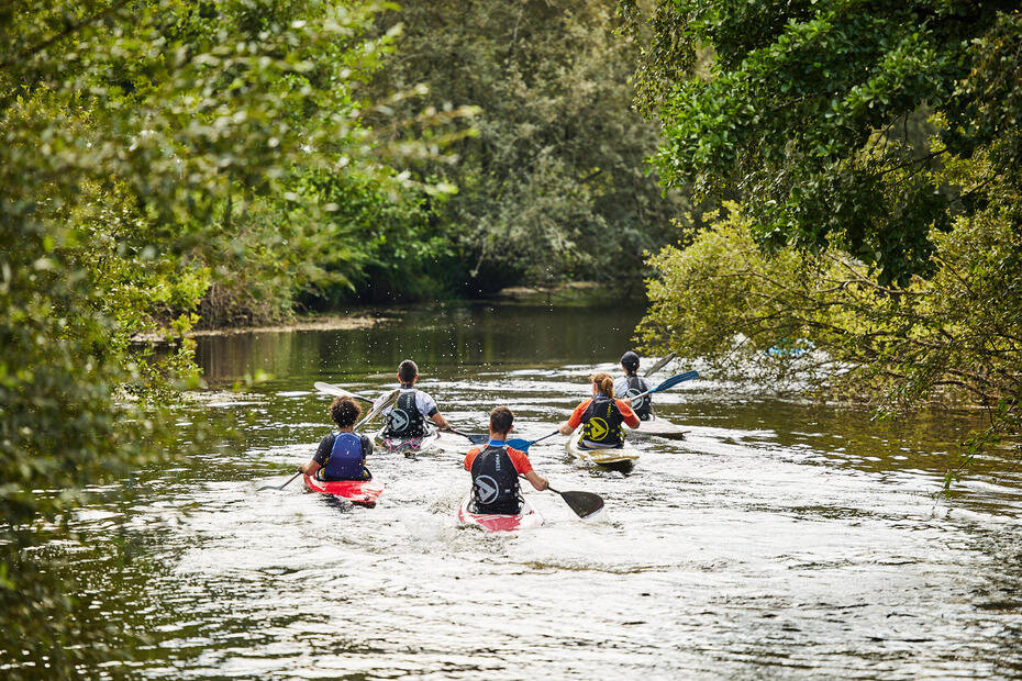 La base nautique de Pont-Augan, accessible depuis le Blavet et le chemin de halage, offre la location de canoë-kayak toute l'année sur réservation.